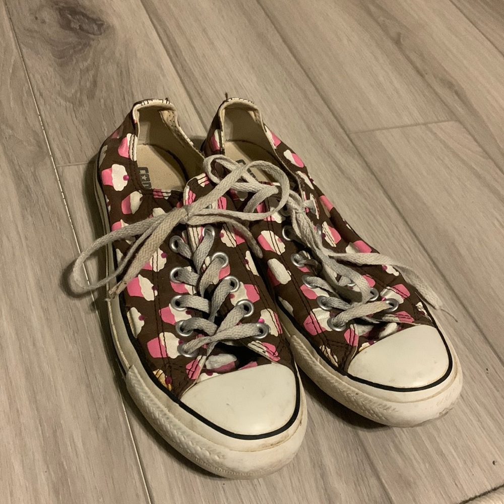 Limited unisex cupcake converse